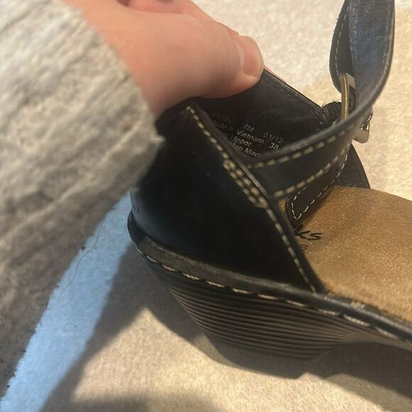 CLARKS Bendables Black Leather Ankle Strap Sandals - Picture 3 of 6